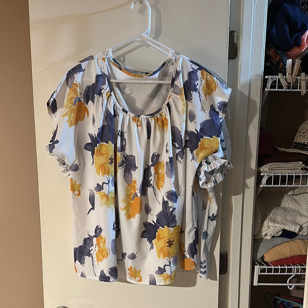 Chic Floral Blouse - White, Yellow, Navy